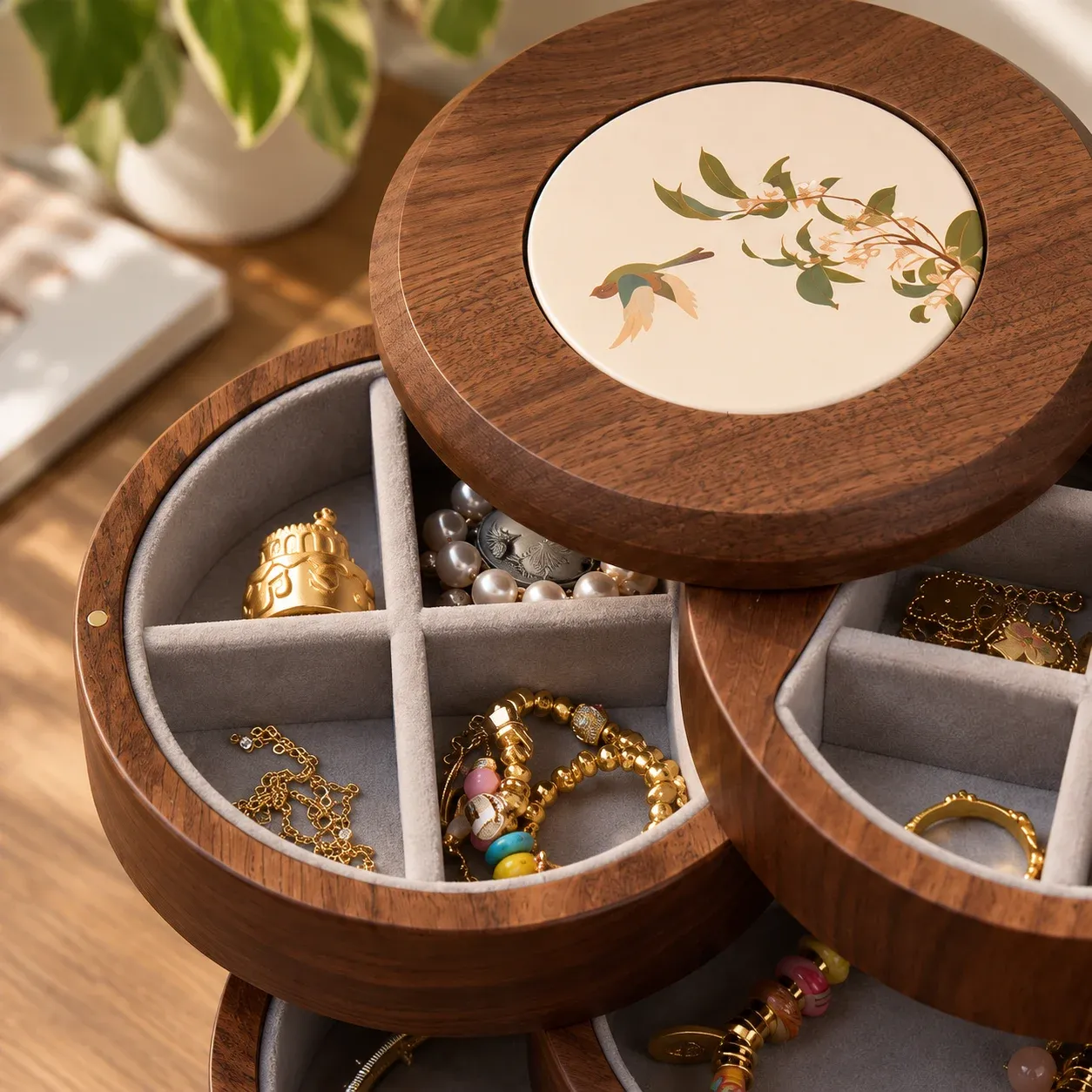 Juniper Swivel Jewelry Box close view of its original construction